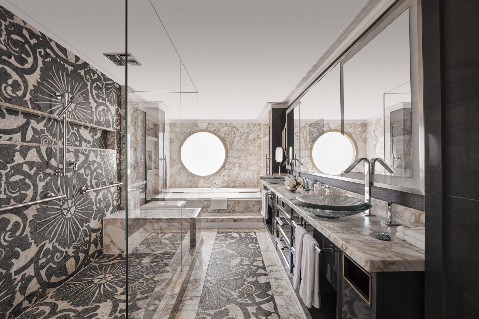 230725_CRYSTAL_SERENITY_CRYSTAL_PENTHOUSE_SUITE_BATHROOM_MASTER_0043_300DPI